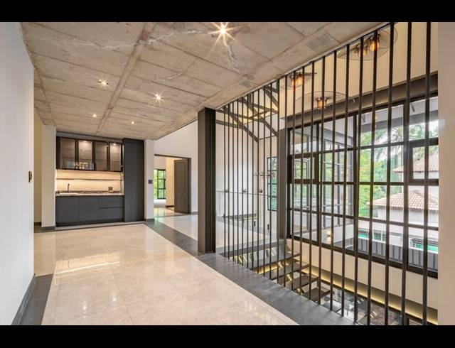 6 BEDROOM HOUSE FOR SALE IN WATERKLOOF
